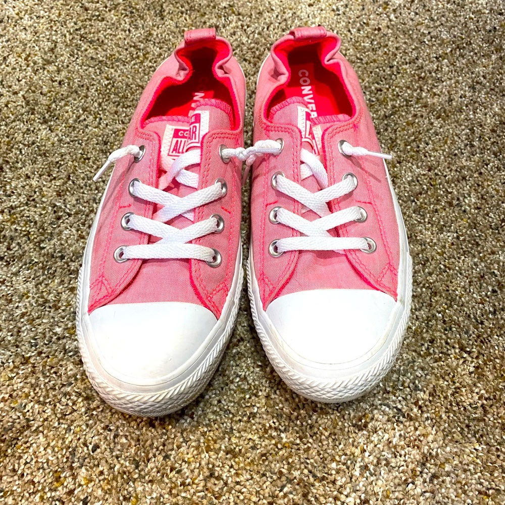 Pink converse!! Super cute hardly worn!!